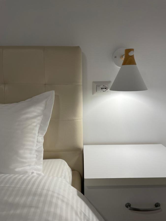 Proper Apartment 1 ติรานา ภายนอก รูปภาพ